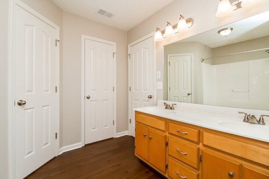 Building Photo - 2918 Weybridge Dr