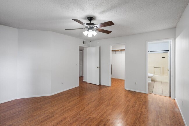 Building Photo - 2/2 Condo With Screened Patio in Conway area