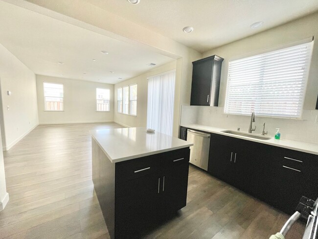 Building Photo - Beautiful 4 Bed 3 Bath Home in W Section Rohnert Park- $3,800 per month!