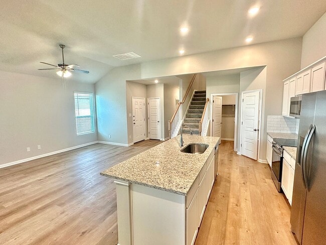 Building Photo - Luxury 2-Story, 4-Bed/ 2.5-Bath Duplex in ...
