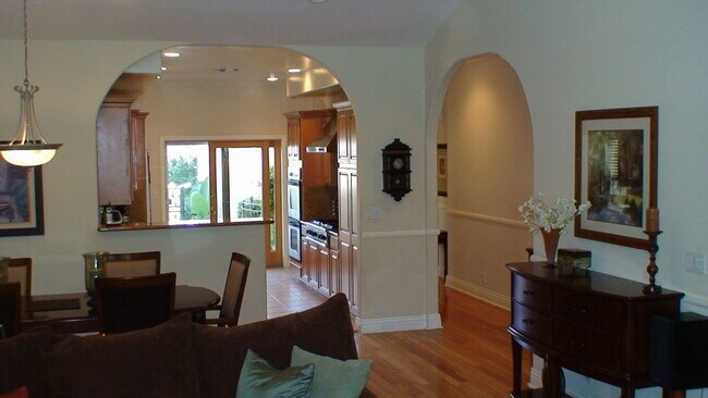 Building Photo - 14320 Hortense St