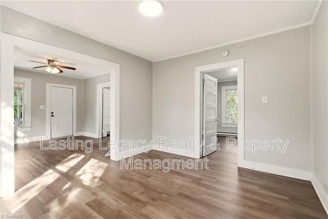 Building Photo - 2051 Bloomfield Dr