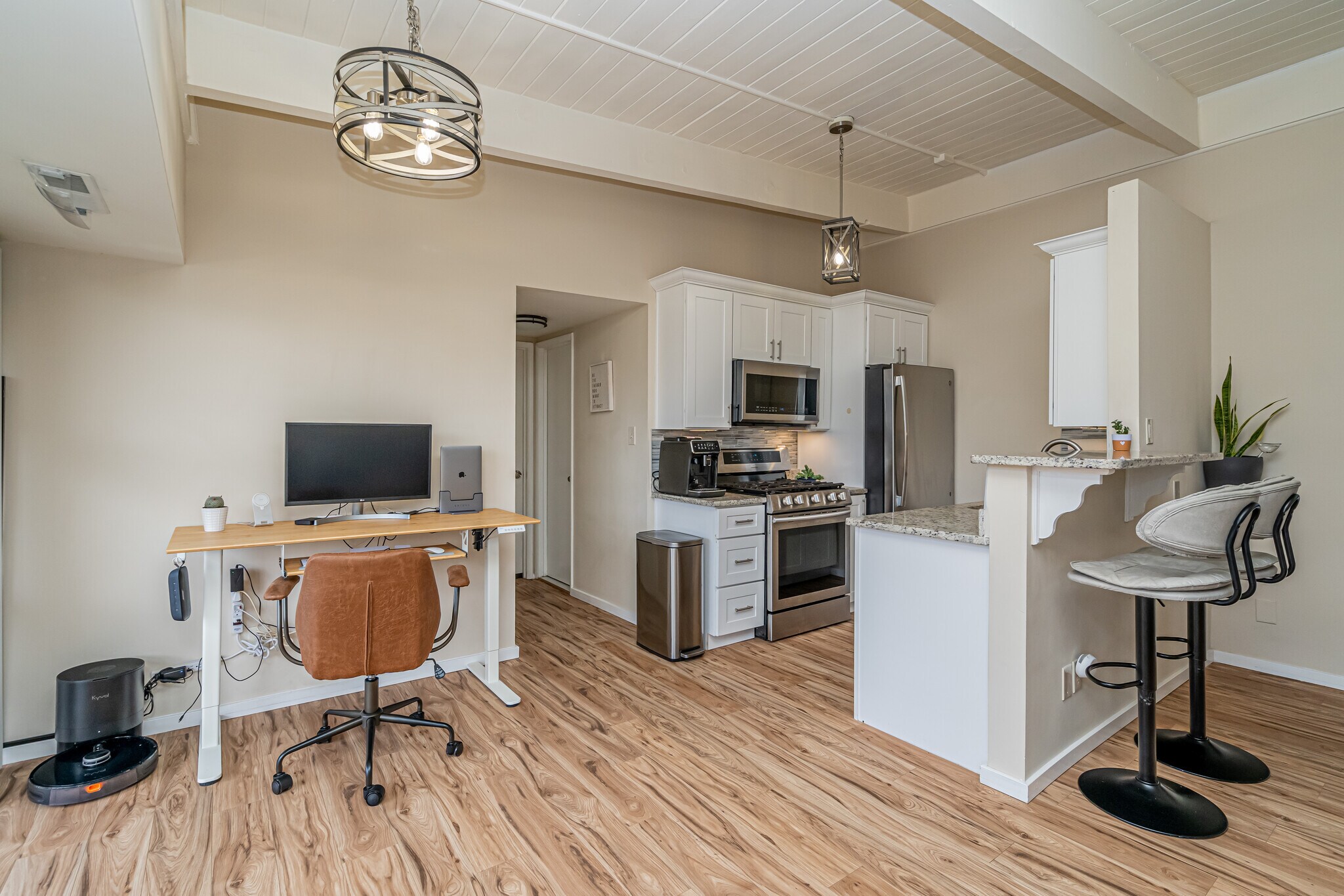 Building Photo - 4965 Americana Dr