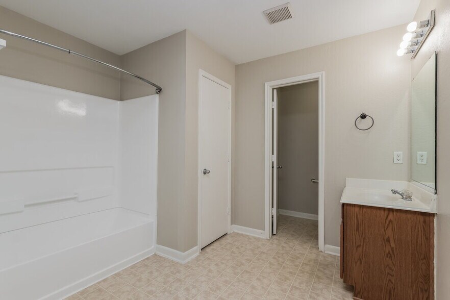 Building Photo - 15602 Clarks Fork Ct