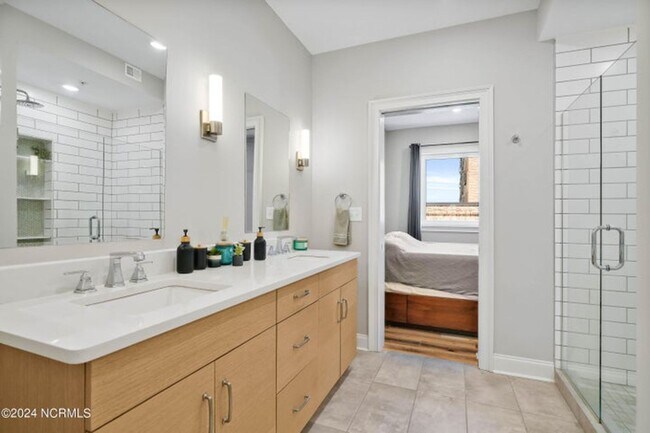 Building Photo - Welcome to your dream condo in the heart o...