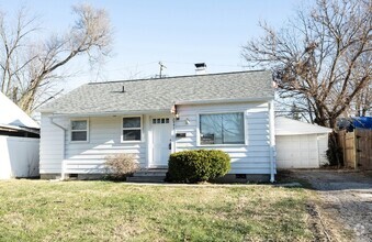 Building Photo - Charming 2-Bedroom Bungalow in Indianapoli...