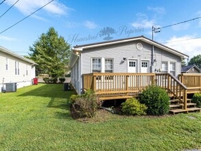 Building Photo - Updated 1 Bed / Bath Duplex on Lamont