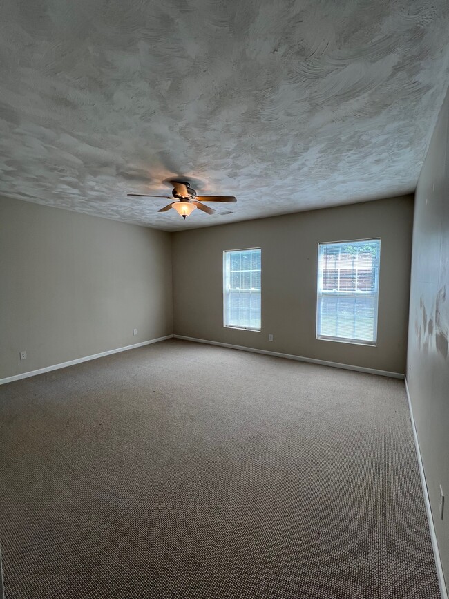 Building Photo - 1814 Villa Dr