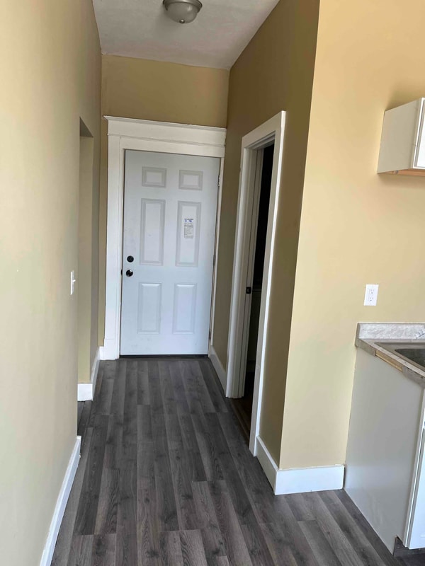 Building Photo - 913 S Main St