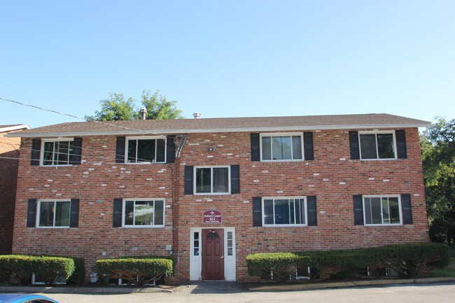 Interior Photo - OXFORD COURT APARTMENTS -- 054