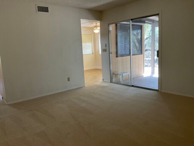 Building Photo - Great Northwest location Magee & La Canada