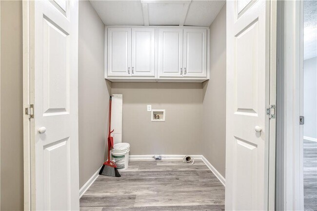 Building Photo - 130 Glory Ln