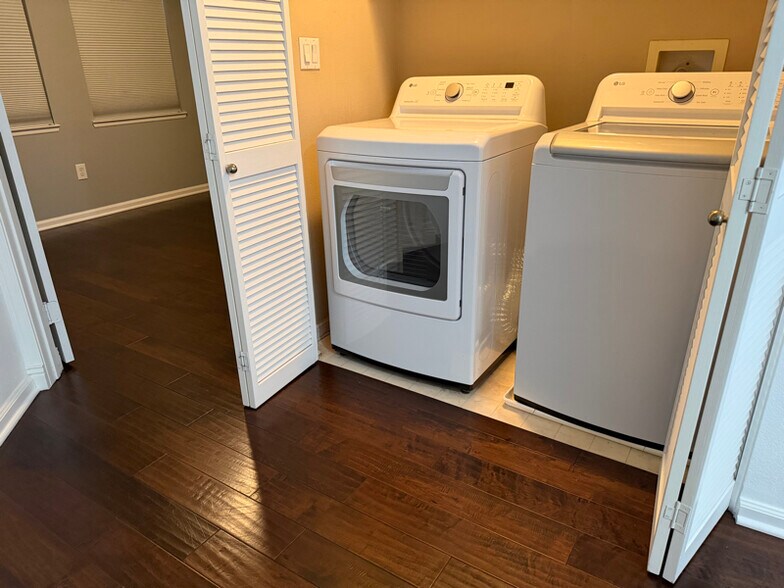 Building Photo - 150 S Madrona Ave