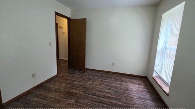 Building Photo - Mustang Schools