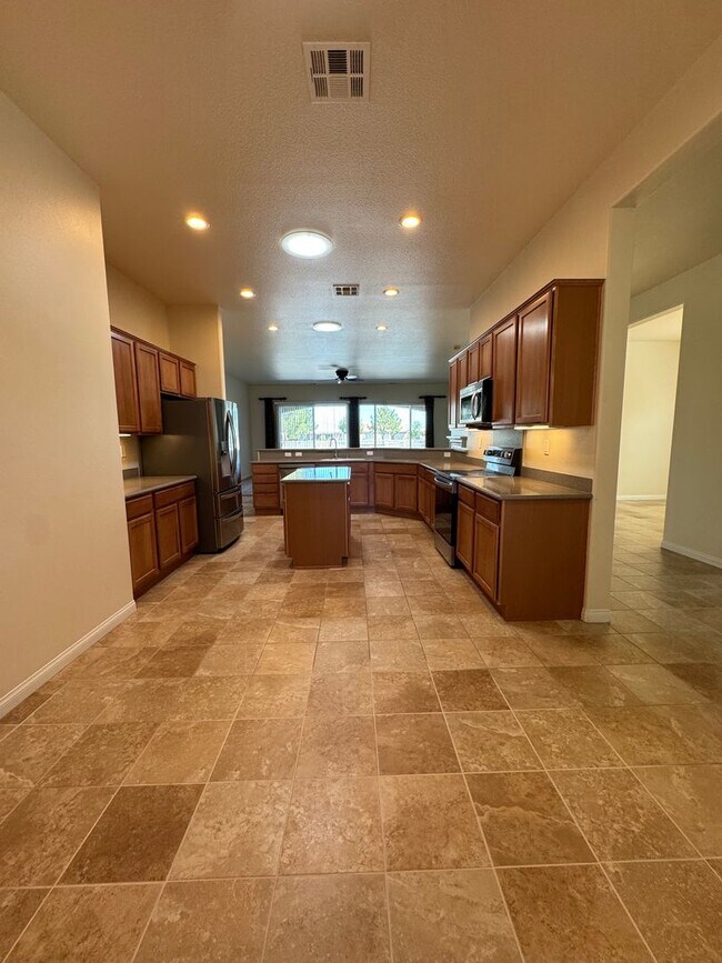 Building Photo - 55 + Community of Sun City Del Webb in App...
