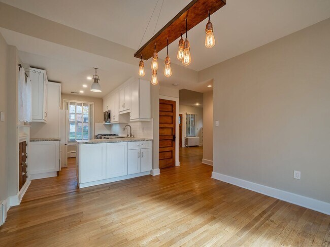 Building Photo - Charming, Renovated Bungalow in NW DC Tenley Area