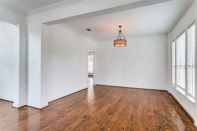 Building Photo - 900 Meadow Ln