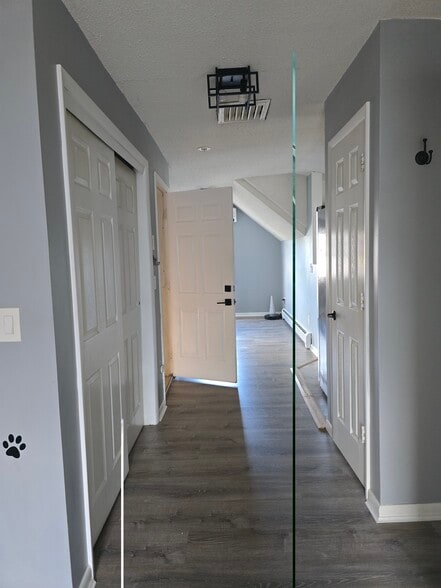Hallway: bedroom to Livingroom - 69 Post Pl