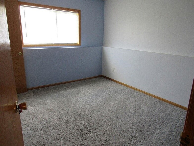 Building Photo - 4184 Jansen Ave NE