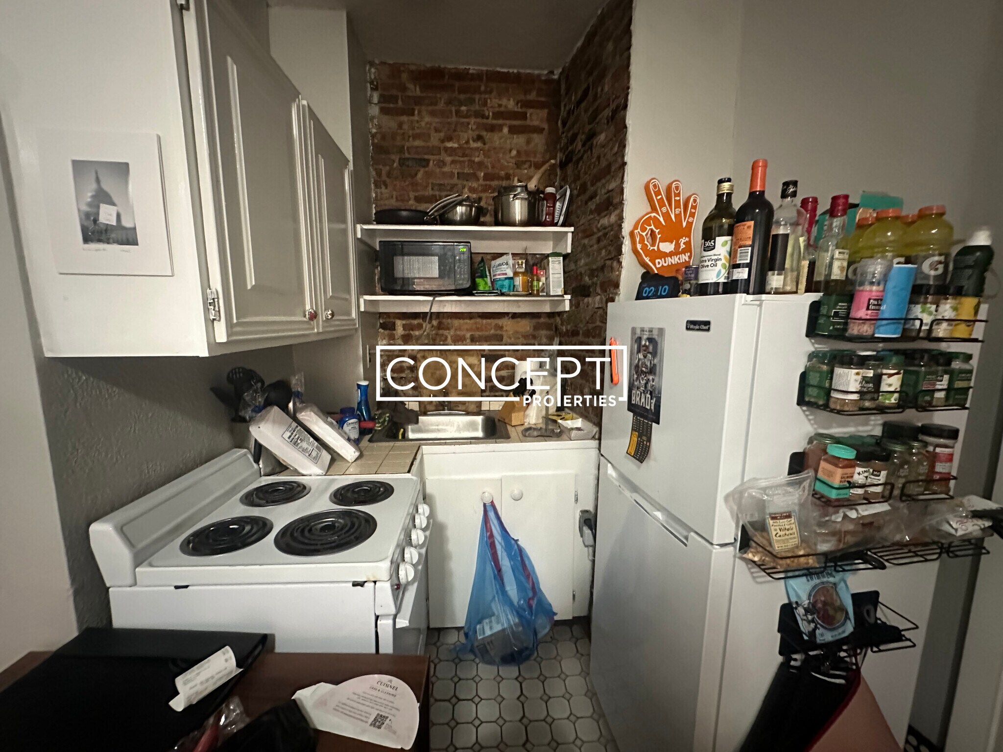 Building Photo - 40 Anderson St