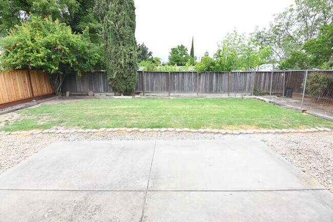 Building Photo - Santa Teresa Bungalow 2/1, Large Yard