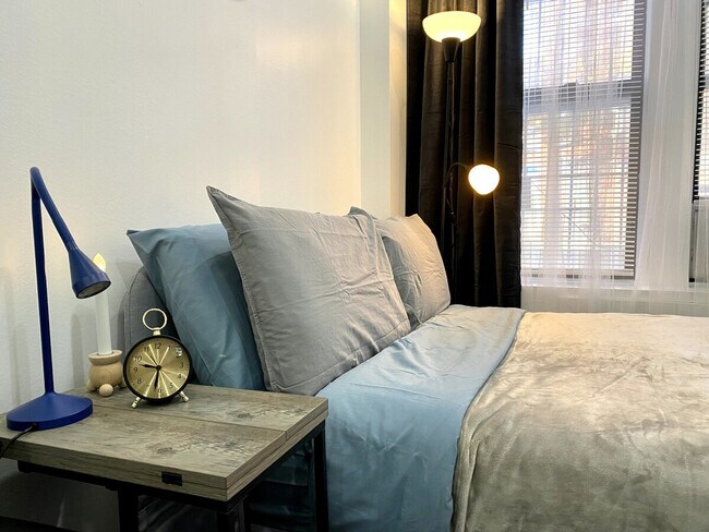 Building Photo - 310 E 103rd St