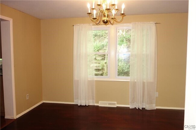 Building Photo - 4600 Brookhill Dr S