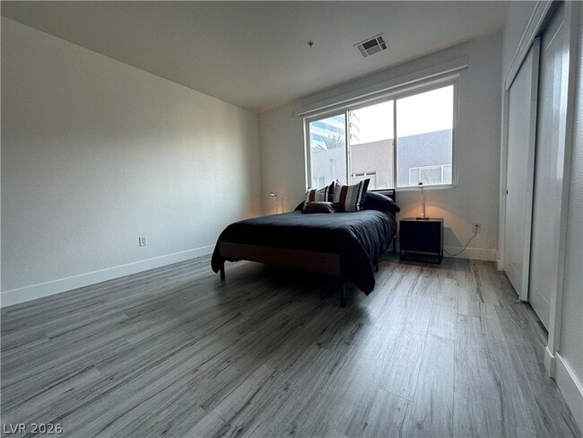 Building Photo - 4545 Dean Martin Dr