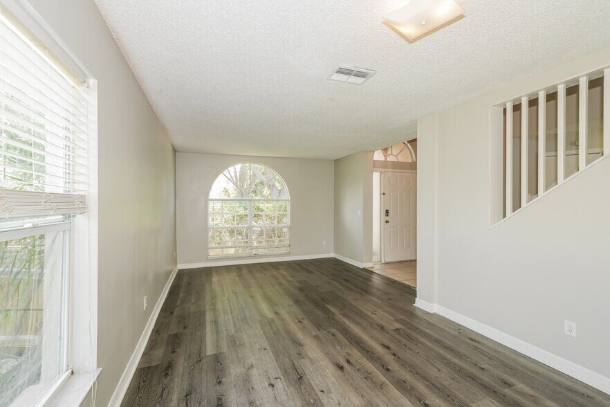 Building Photo - 1721 Scotch Pine Dr