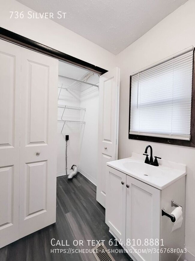 Building Photo - 736 Silver St