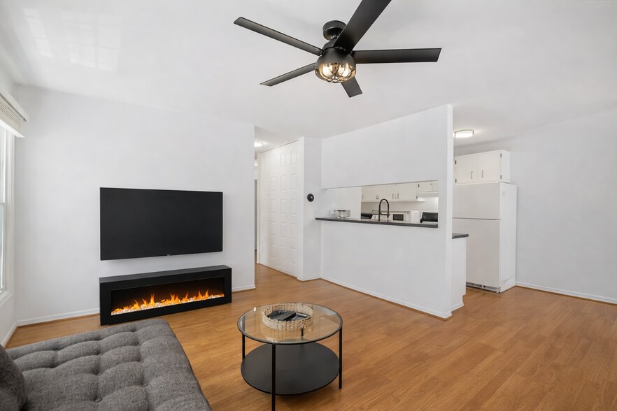 Living Room/ Kitchen - 1277 Pearl Ave