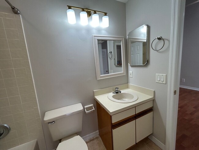 Building Photo - 645 Stafford Terrace