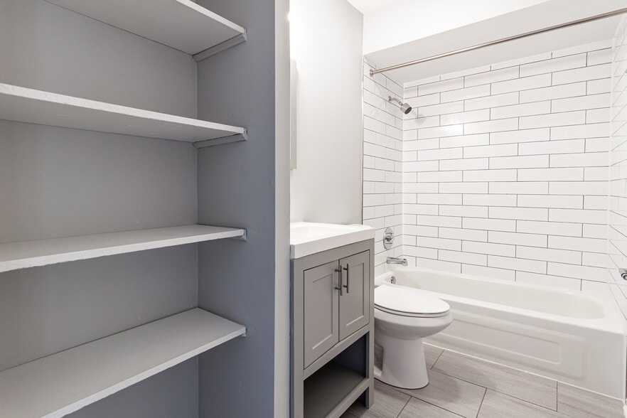 Building Photo - 745 W Gordon Ter