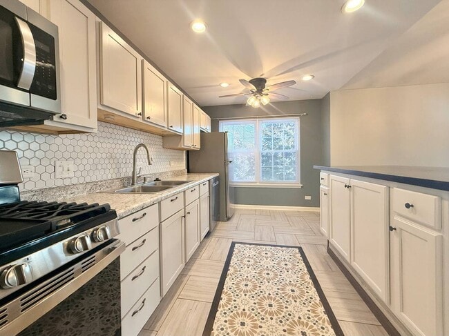 Building Photo - 433 Gloria Ln