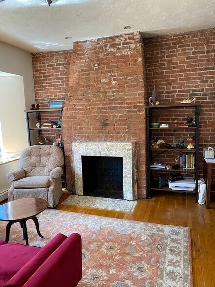 Building Photo - 111 Gainsborough St