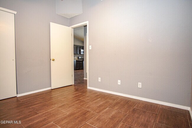 Building Photo - 3717 Tierra Zafiro Dr