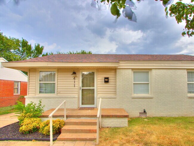 Building Photo - 411 E Showalter Dr