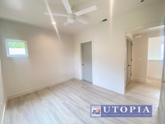 Building Photo - 3Bd/2Ba Townhouse Style Home with Office/Den and Garage- Centrally Located, Easy Commute