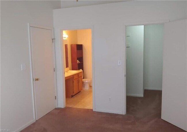 Building Photo - 400 Adkins Arch