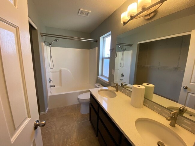 Building Photo - Beautifully Updated Home Near Dry Canyon Trailhead