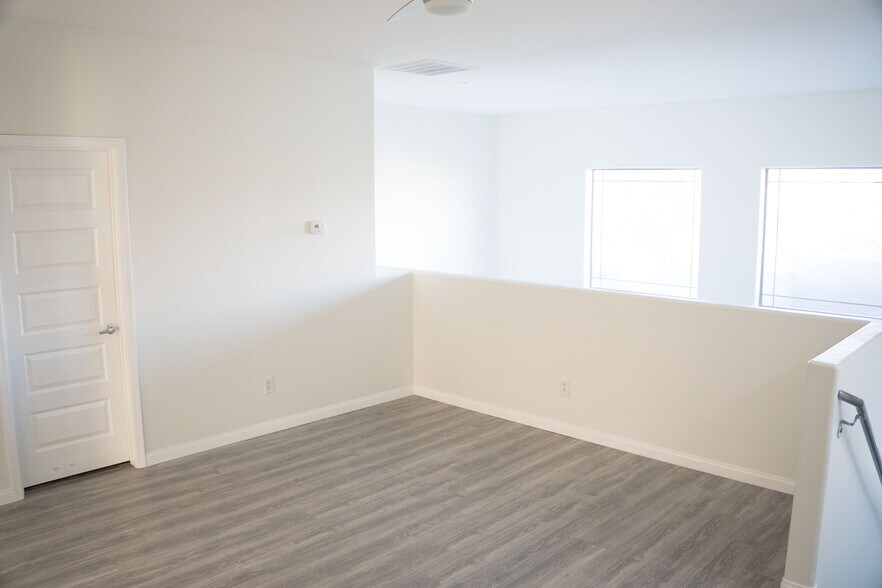 Building Photo - 900 S 94th St