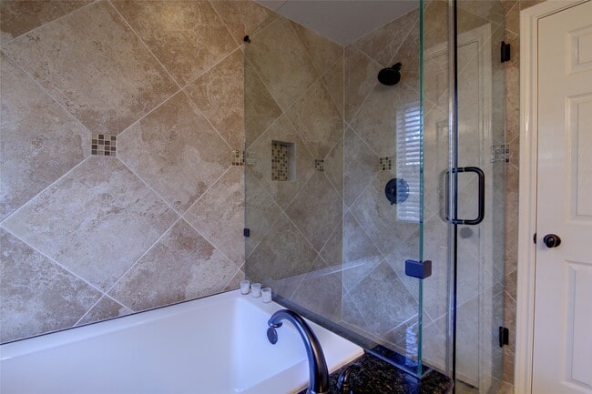 Building Photo - 142 W Russet Grove Cir