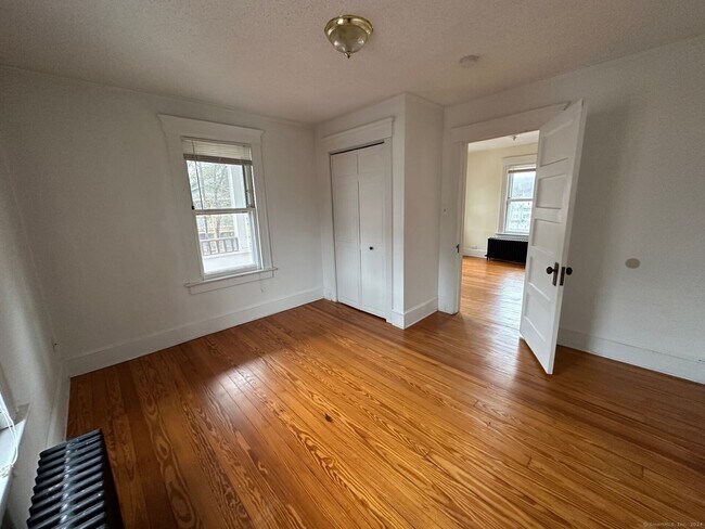 Building Photo - 22 Donahue Pl