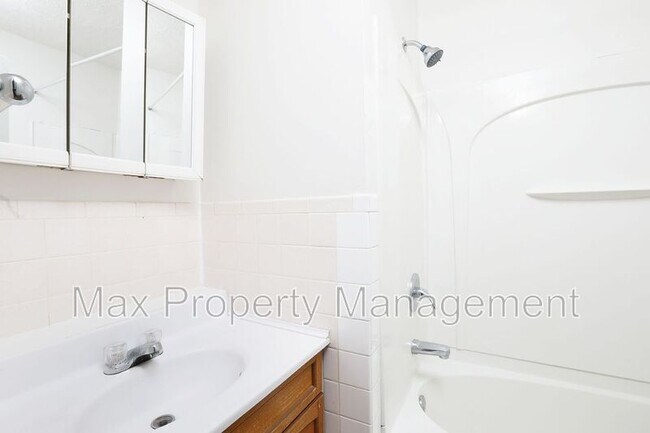 Building Photo - 530 Laurel St