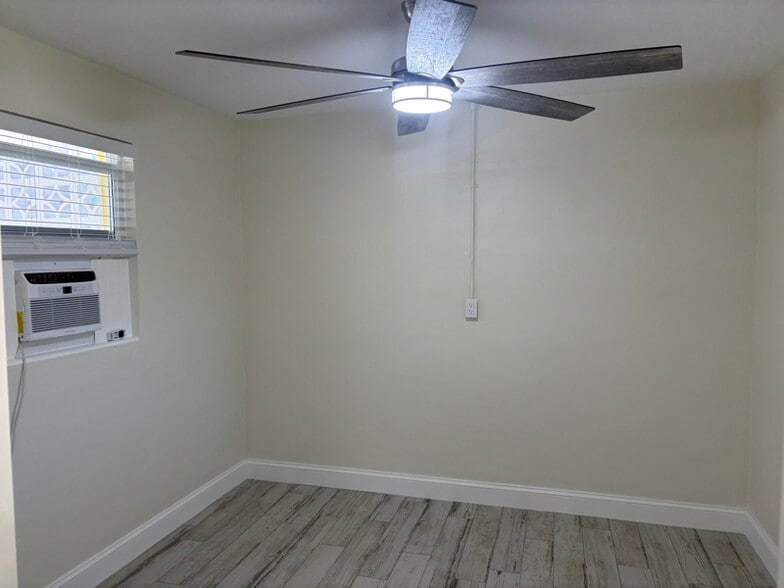 Building Photo - 3393 NE Sandra Dr