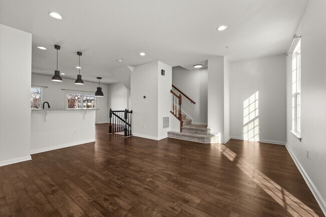 Building Photo - 712 White Walnut Ln