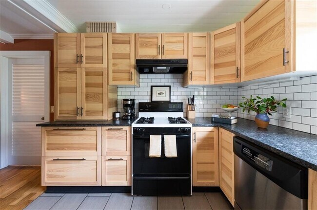 Building Photo - 106 Ardmore Pl NW