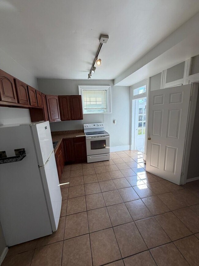 Building Photo - 4216 W Penn Ave