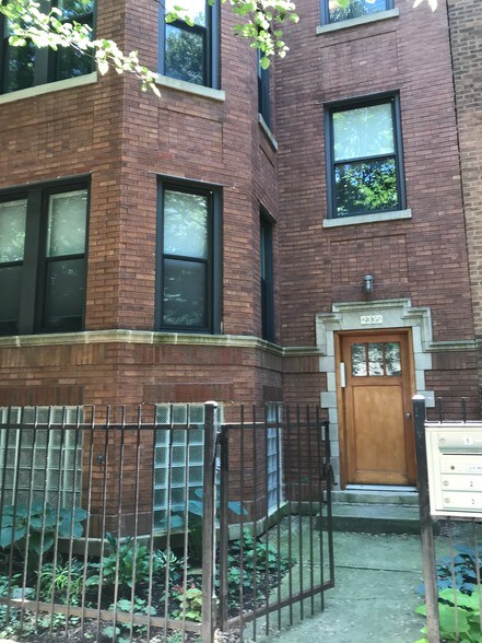 Primary Photo - 2335 W McLean Ave