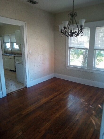 Building Photo - 801 E Frierson Ave